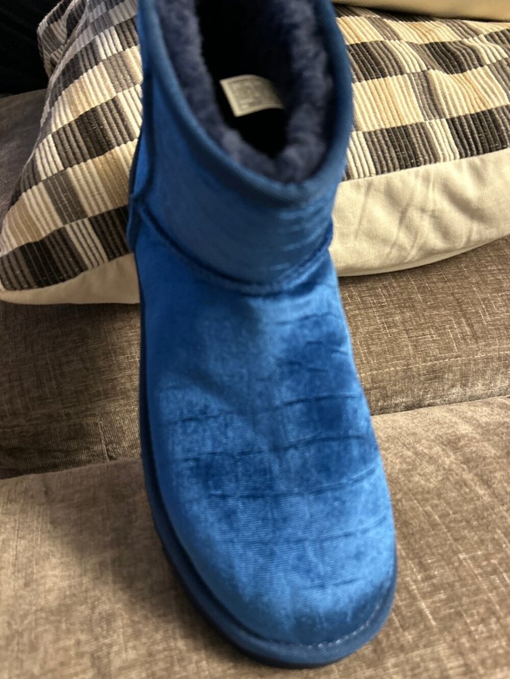 NWT UGG CLASSIC MINI II CROC BOOTS ~ BLUE VELVET ~ 9.5 - Picture 3 of 9